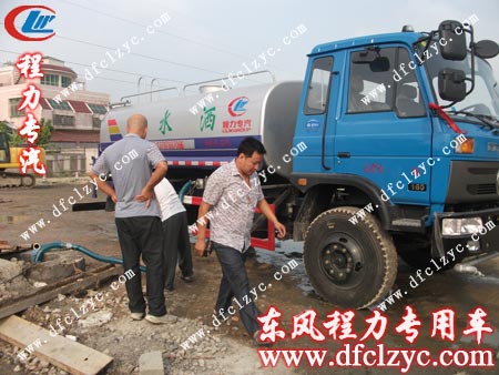 湖北程力集團(tuán)東風(fēng)145灑水車驗車圖