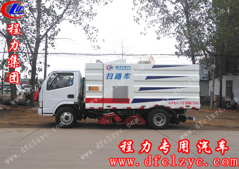 李總訂購的程力集團5方掃路車