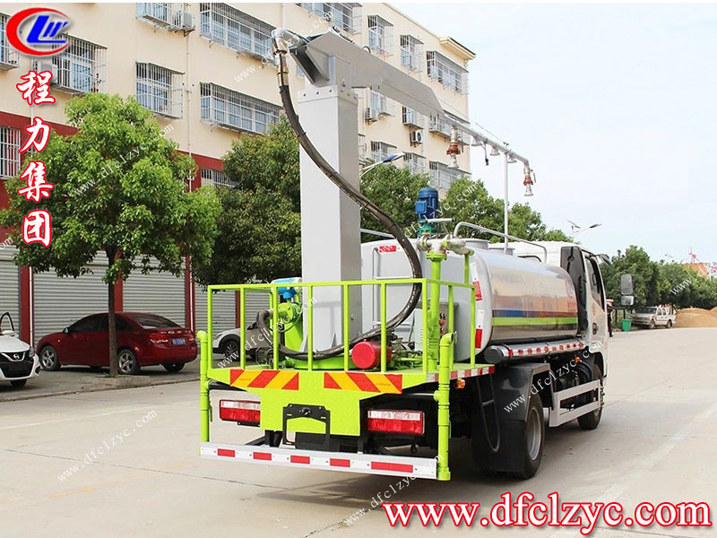 程力集團(tuán)車輛通過消毒車