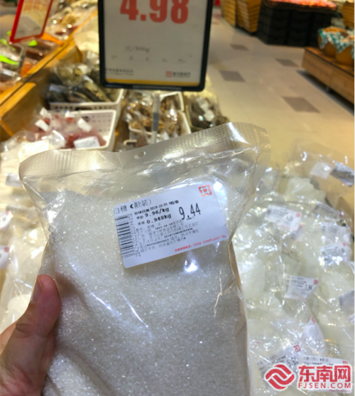销售散装食品的正确标注形式东南网记者 冯旭 摄